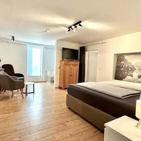 Hill Valley 1 Ochtersum